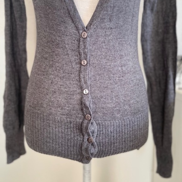 DG | Y2K Grey V-Neck Lightweight Button Down Cardigan | Size S - Picture 2 of 12